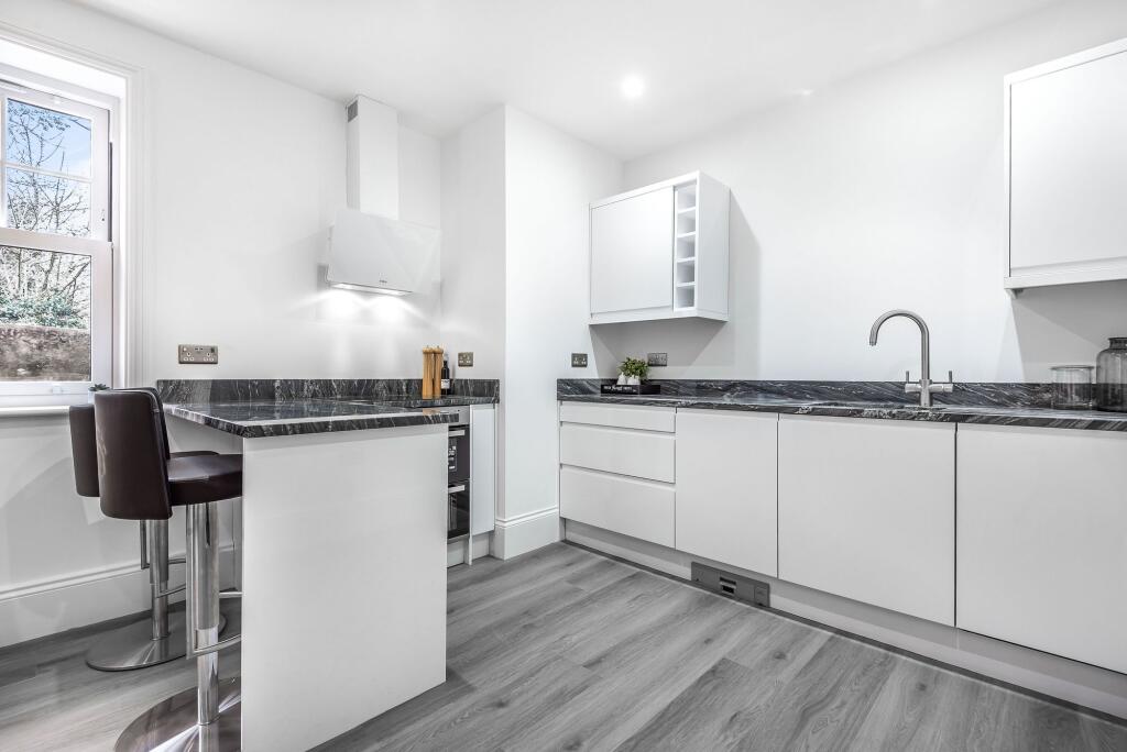 Apartment in Kingston upon Thames - View 5