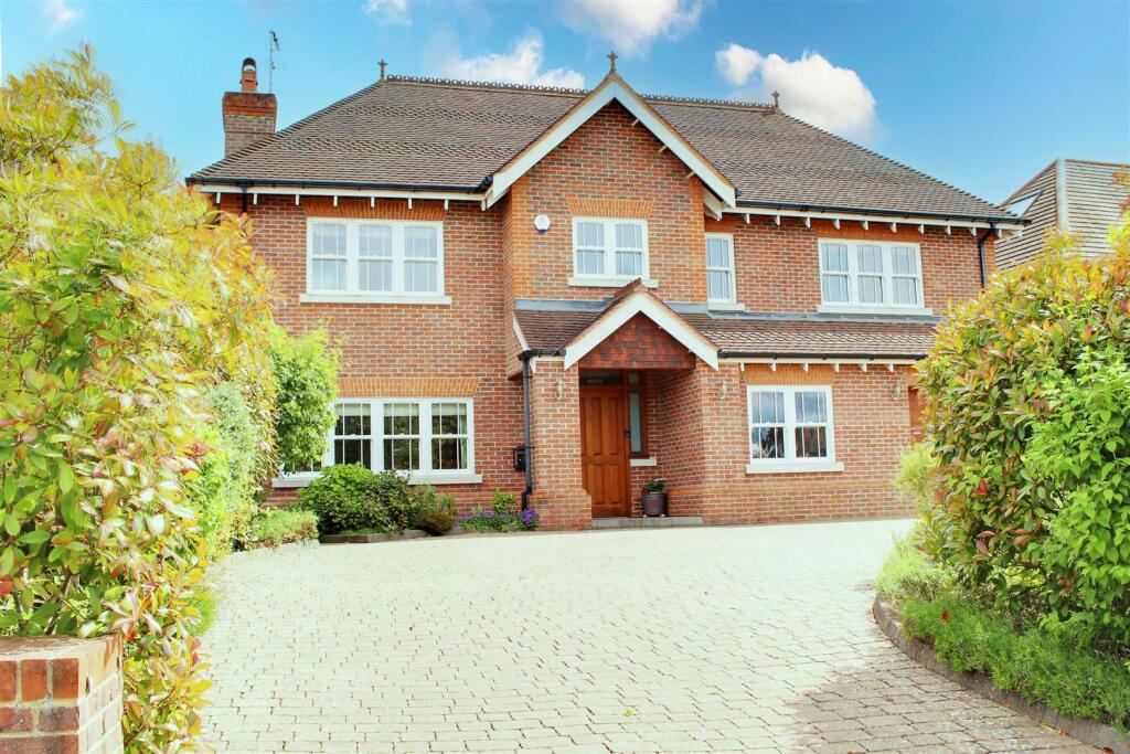 Brookmans Avenue, Brookmans Park