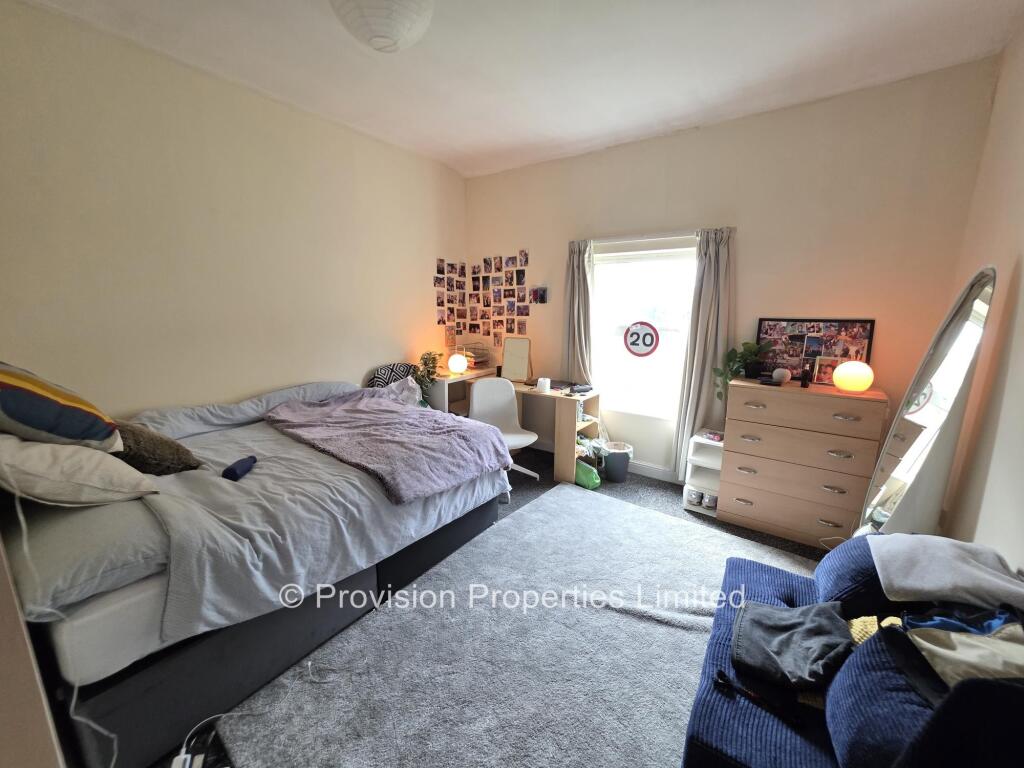 8 bedroom terraced house for rent