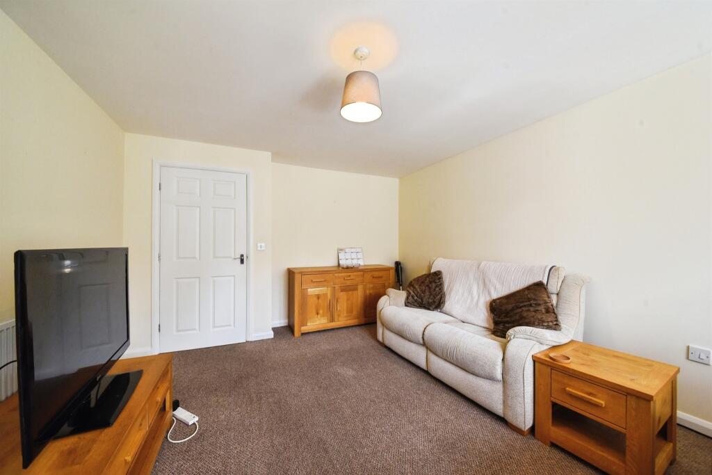 Kinross Road, Sleaford - View 5