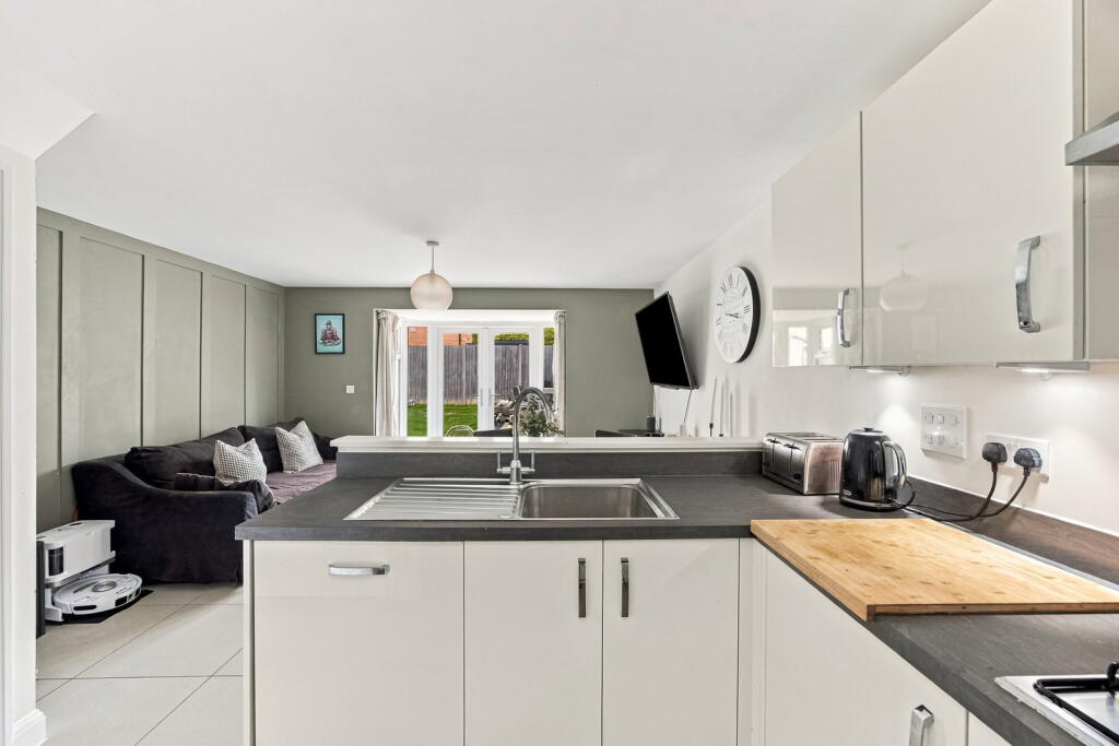 House in Milton Keynes, Fairfields - More