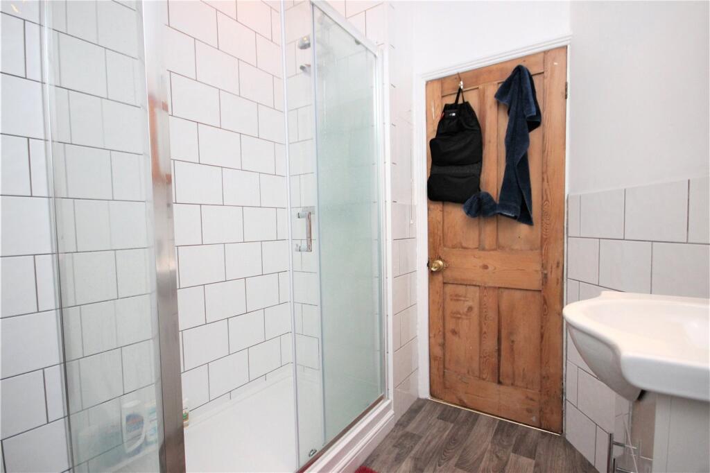 6 bedroom terraced house for rent