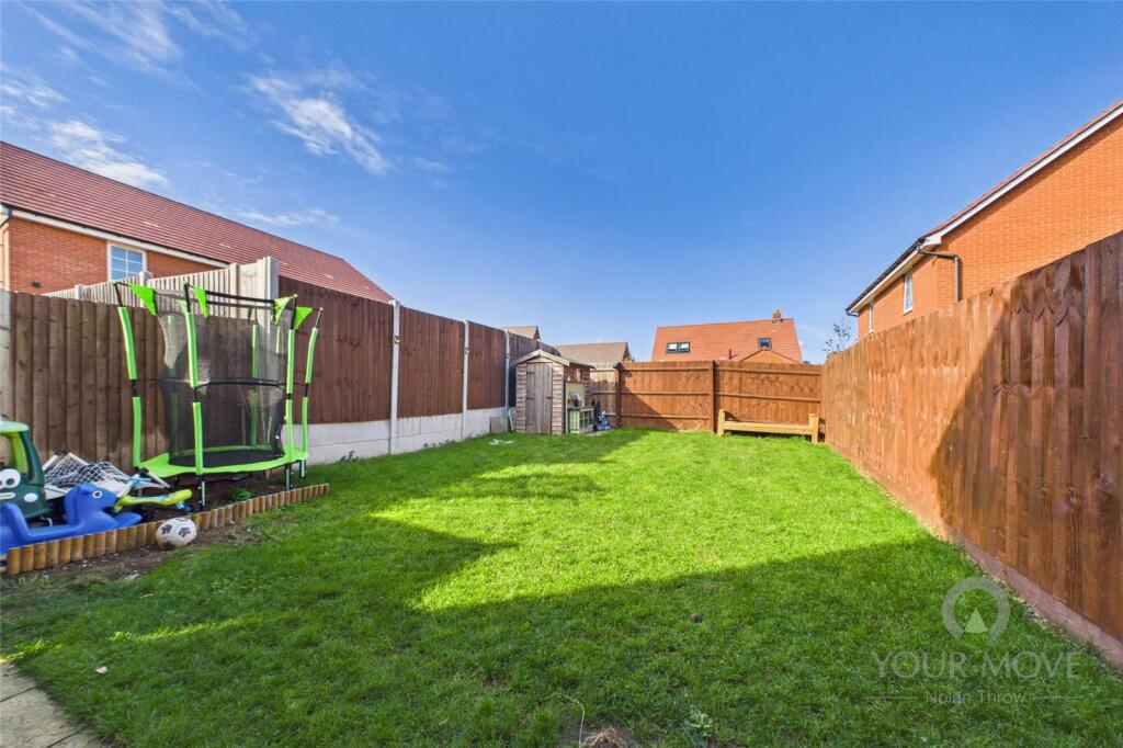 House in Buckingham, Buckinghamshire - More