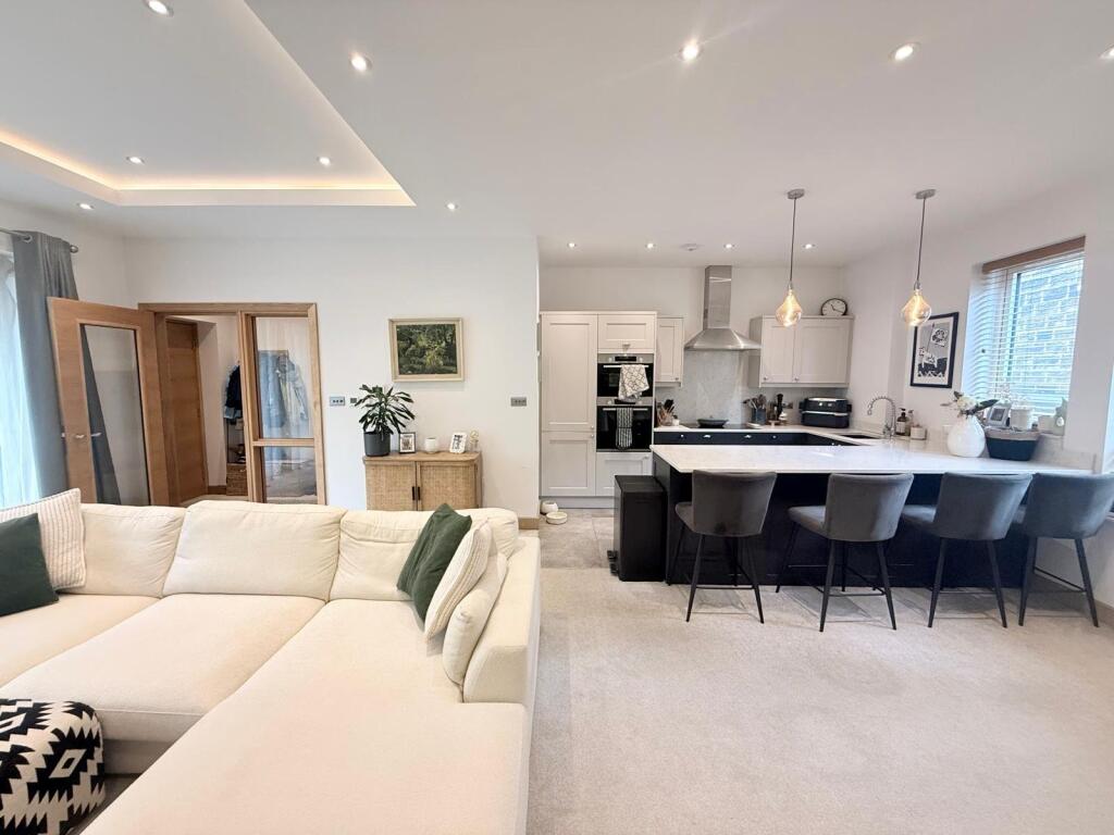 Apartment in Bradford, Ilkley - View 2