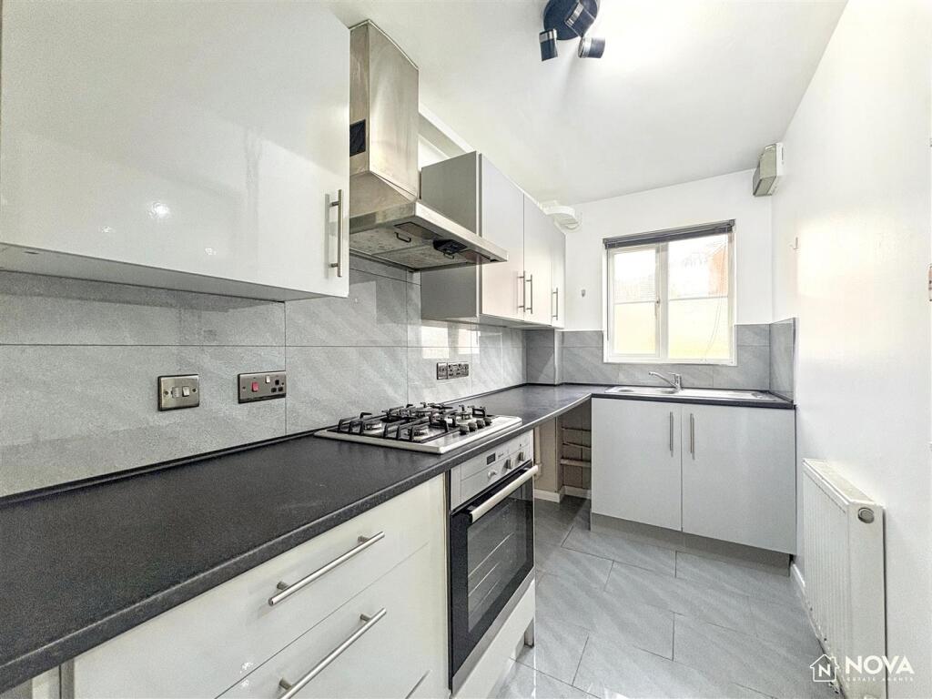 House in Luton - View 5
