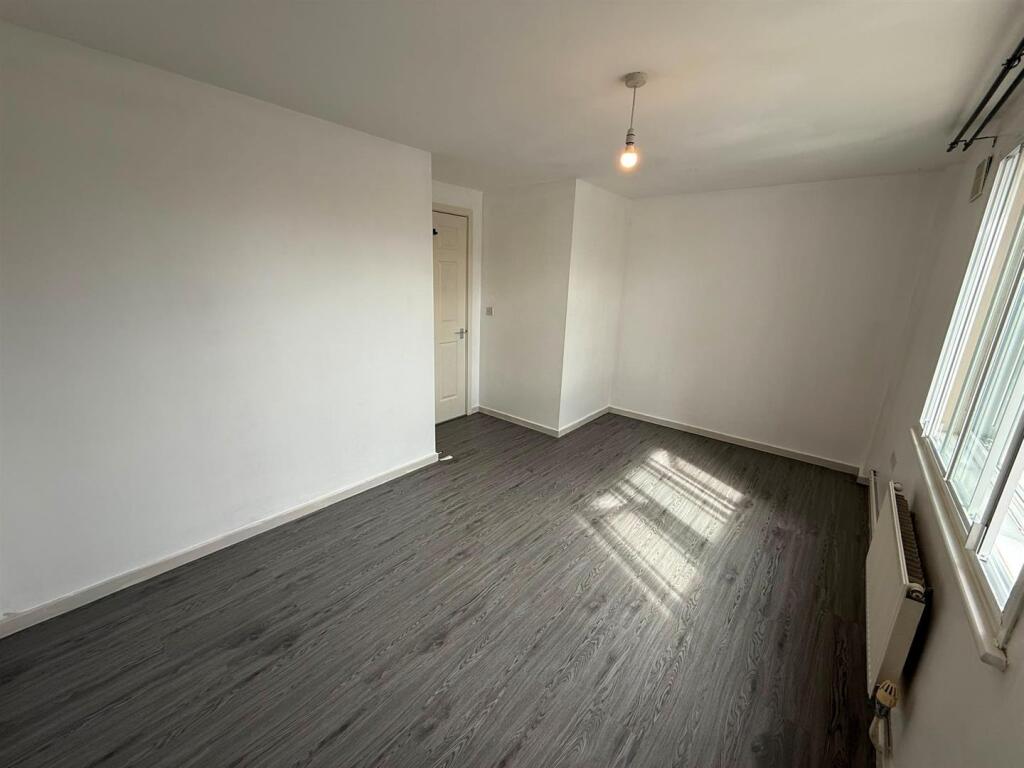 Apartment in Enfield - More