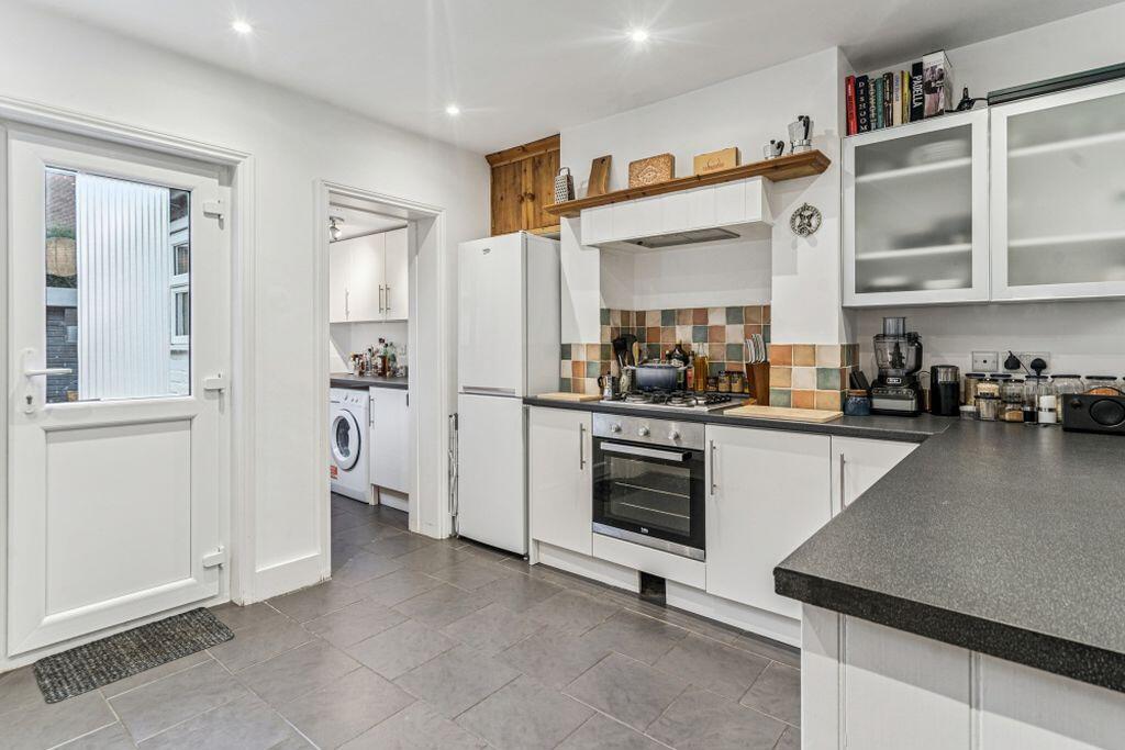 Furlong Road, Bourne End photo 4