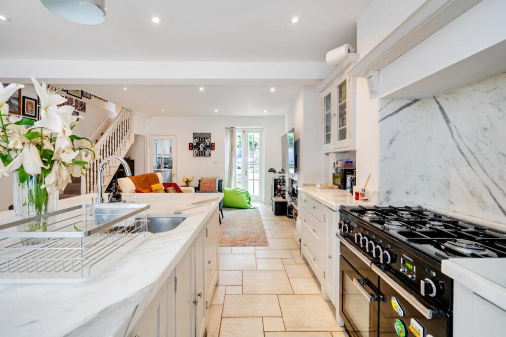 House in London - View 3