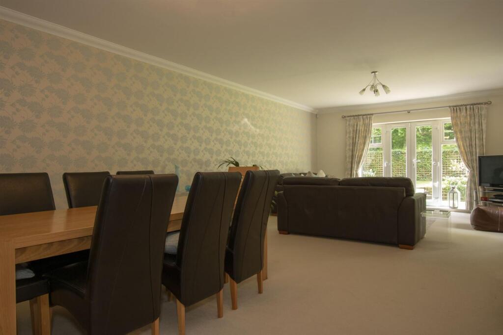 Apartment in Redhill - More