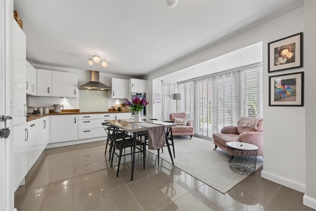 House in Lower Harlestone, Harlestone Manor - View 2