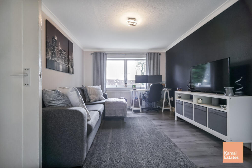 Apartment in Glasgow, Hillend, Lambhill - View 4