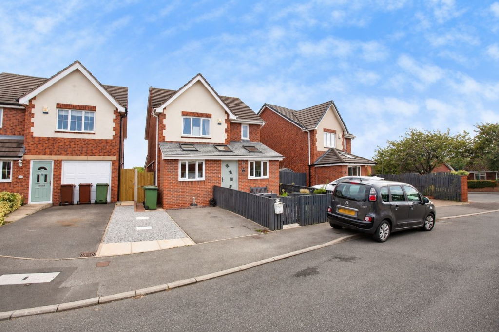 Main image of property: Hunters Farm Glade, Kinsley, PONTEFRACT, WF9