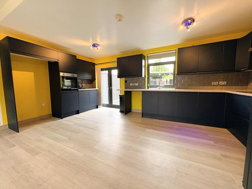 Pilkington Road, Kearsley, BL4 - View 2