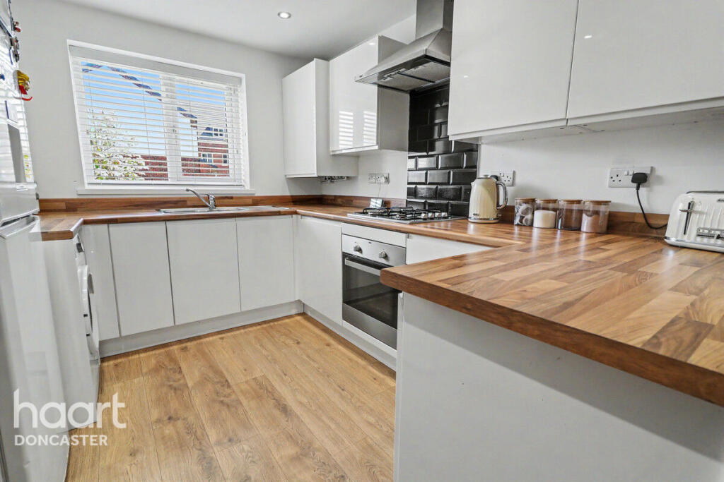 Fulwood Drive, Balby, Doncaster photo 3