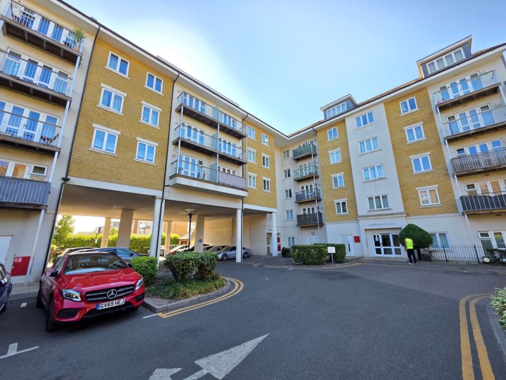 Main image of property: Flat 13 Lexington House, 35 Park Lodge Avenue, West Drayton, Middlesex, UB7 9FJ