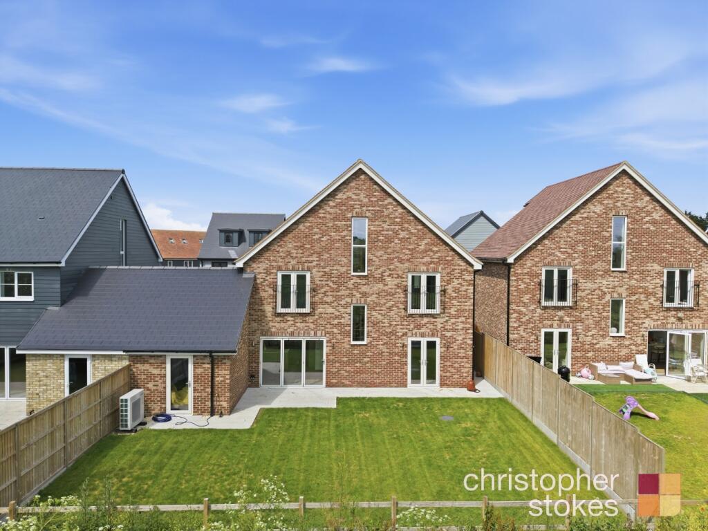 Kingfisher, The Chimes, Old Nazeing Road, Broxbourne, Essex, EN10 6SD - View 2