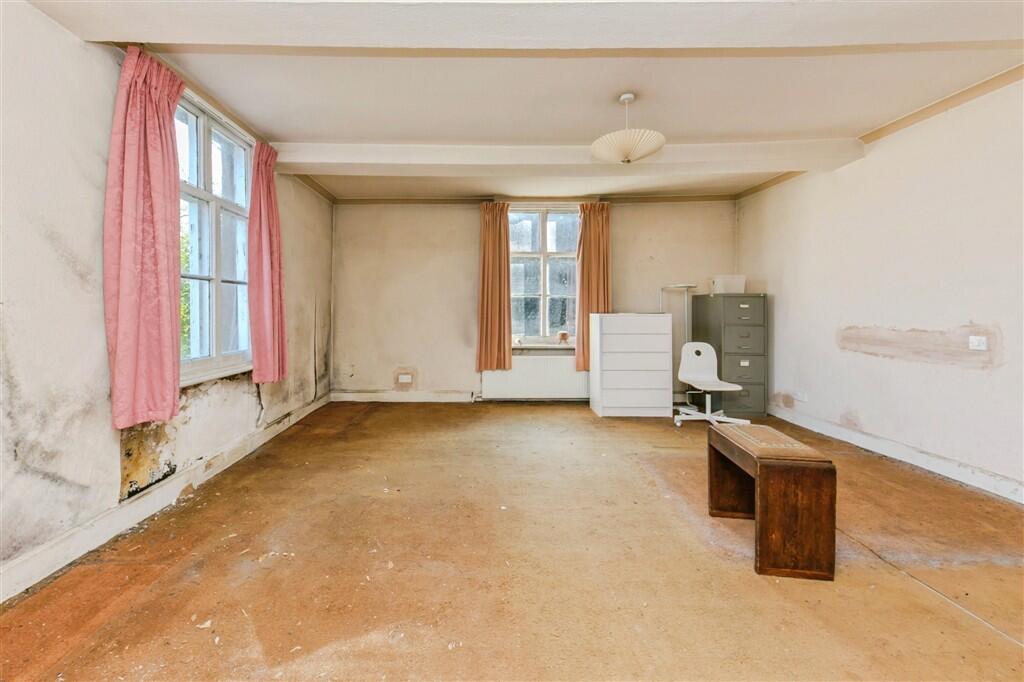 House in Stoke-on-Trent - View 5