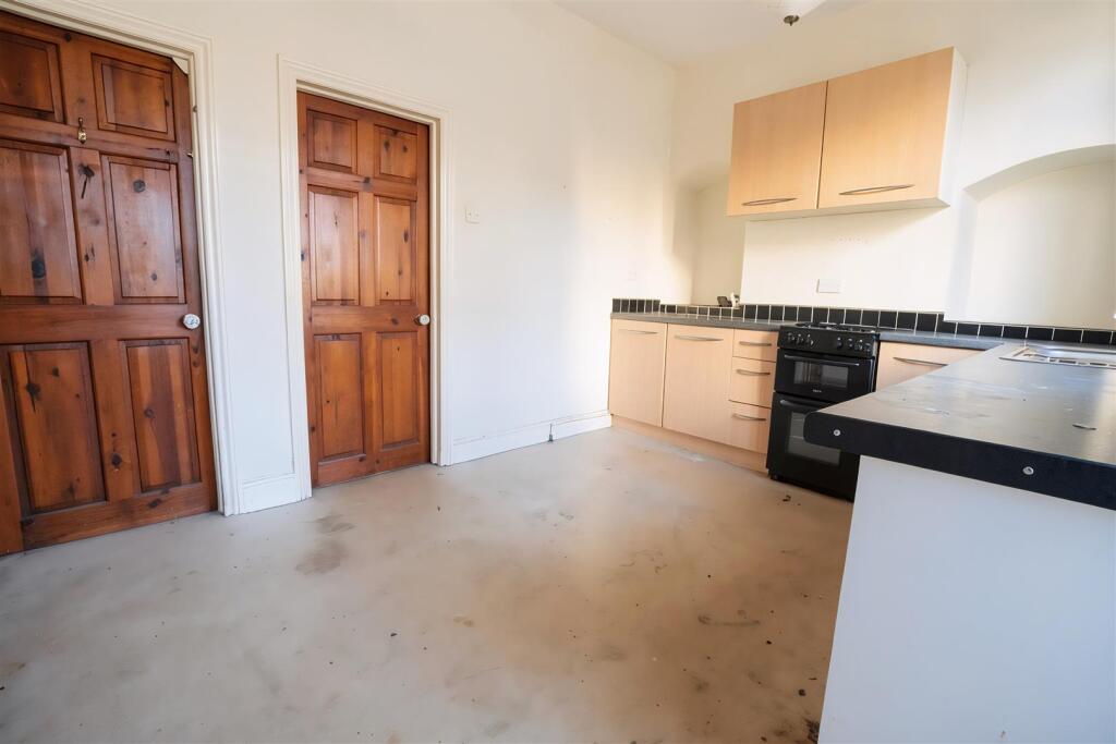 House in Halifax, Hullenedge, West Vale - More
