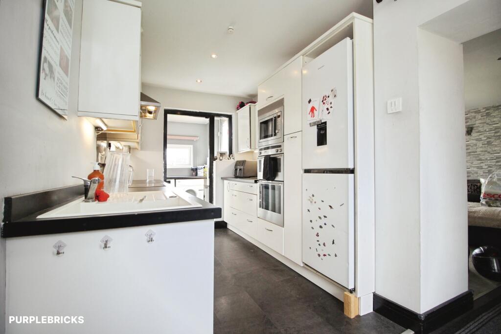 House in Wakefield - View 5