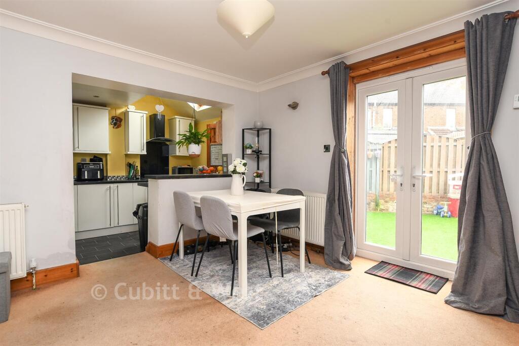 House in Horsham, New Town - View 5