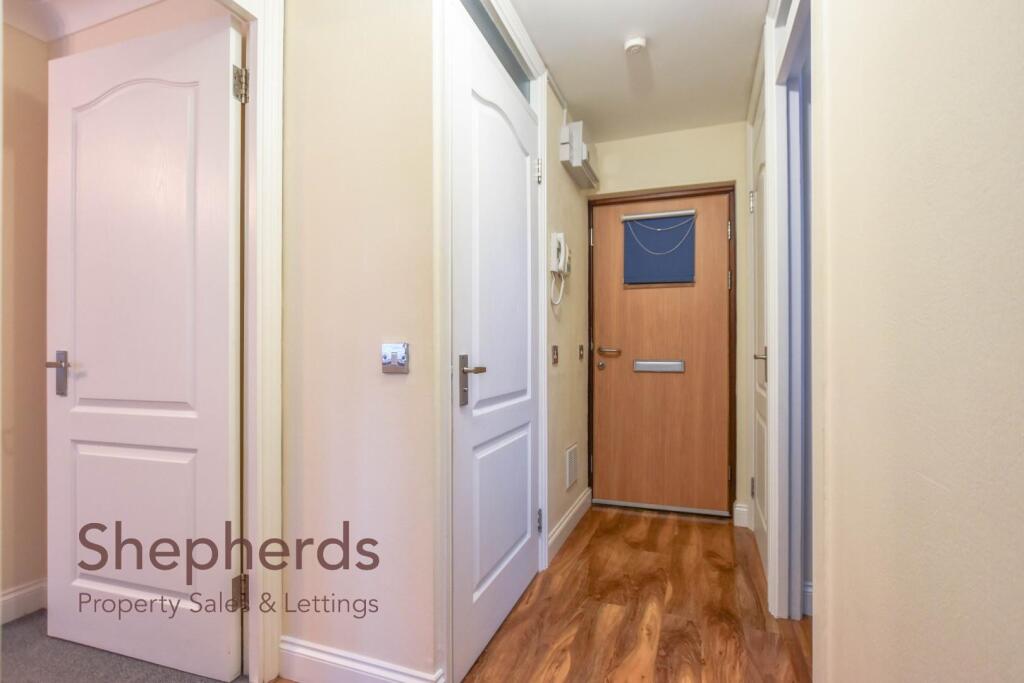 Apartment in Broxbourne, Wormley - View 3