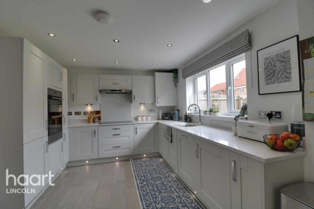 House in Lincoln - View 4