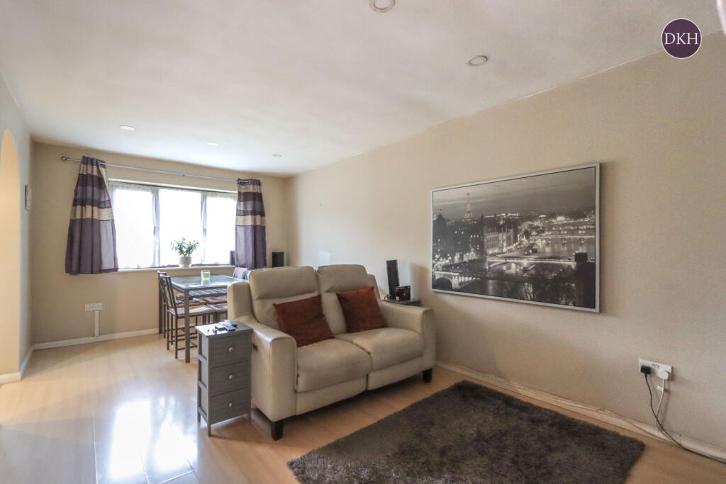 Apartment in Watford, North Watford - View 5