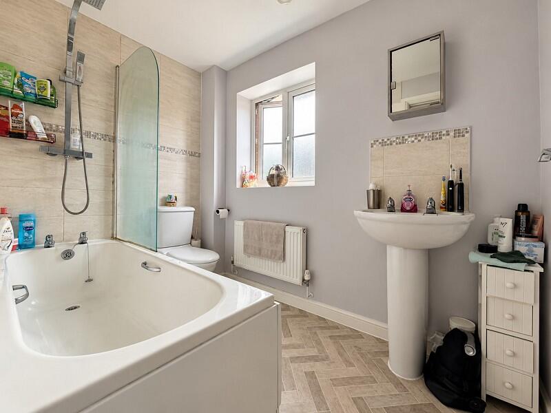 House in Cardiff, Llanharry - View 4