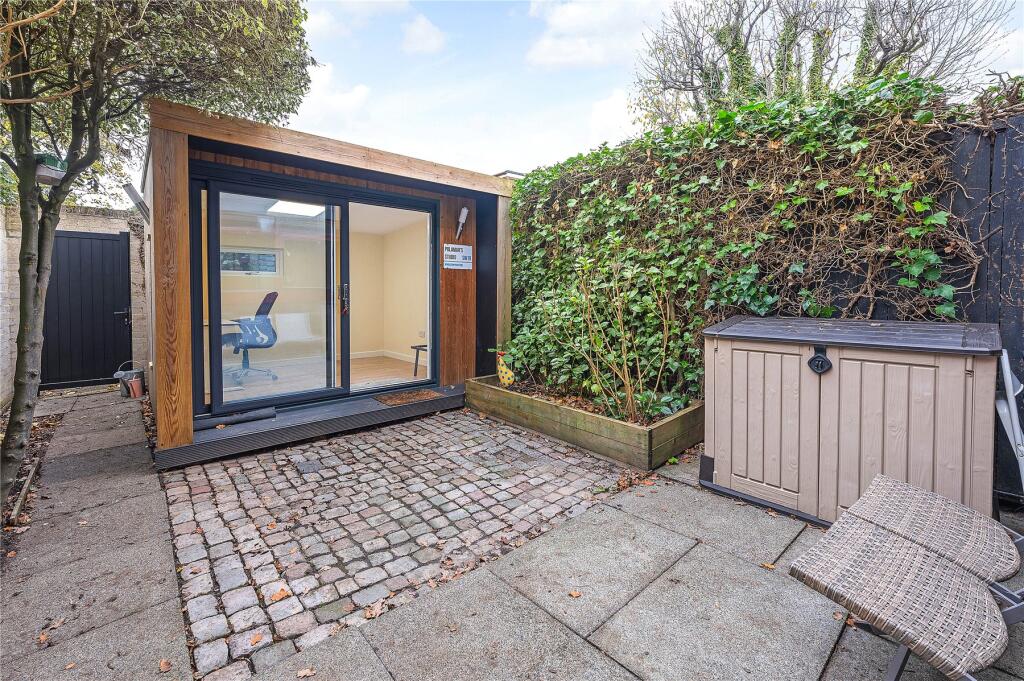Tibbets Close, Southfields, London, SW19 photo 2