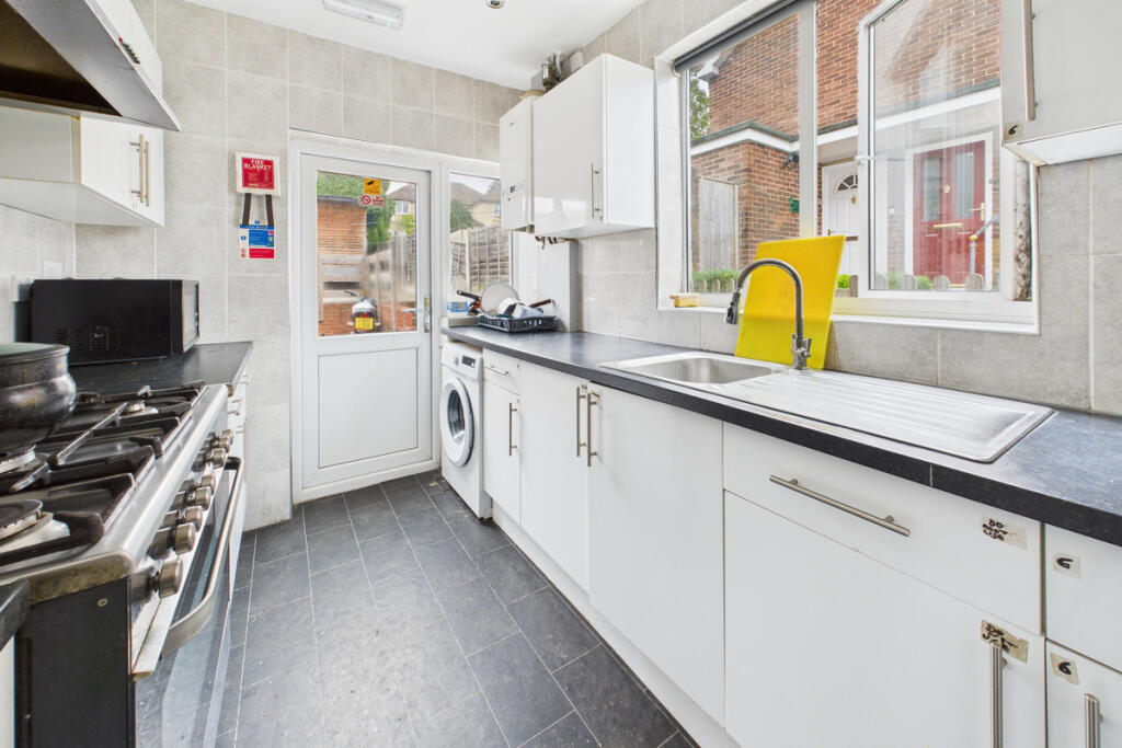 Lawn Lane, Hemel Hempstead, HP3 photo 2