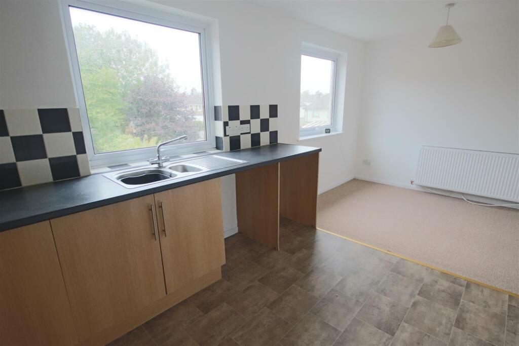 Stockwood Road, Chippenham photo 3