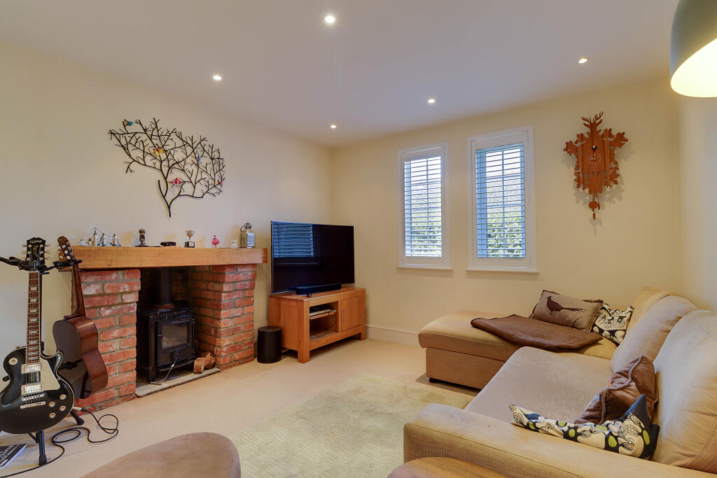 House in Luton, Hyde - View 3