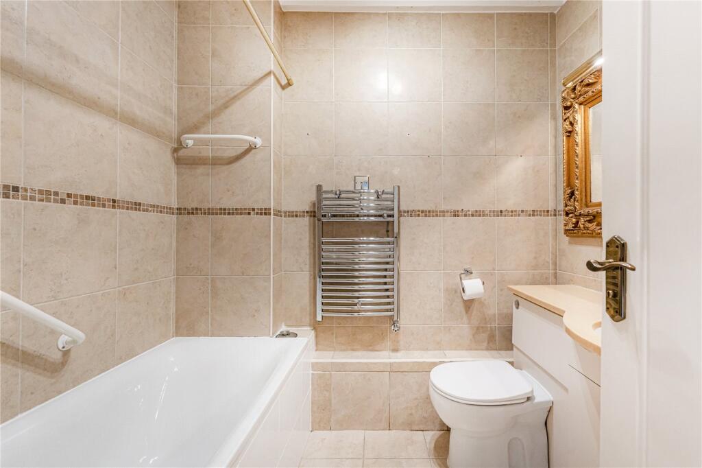 Apartment in London, Paddington - More