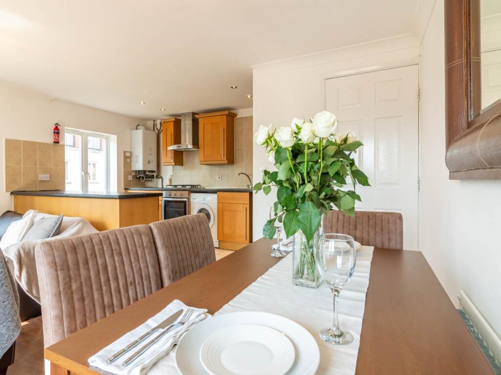 Apartment in Welwyn Hatfield, Hilltop, Hatfield - View 3