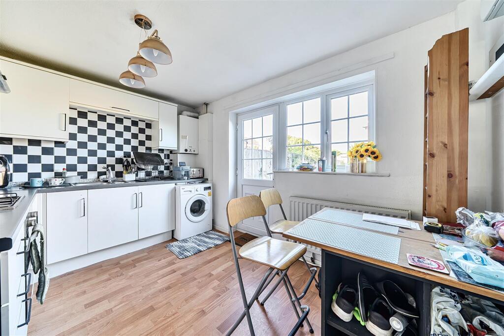 House in Rushcliffe, Bingham - More
