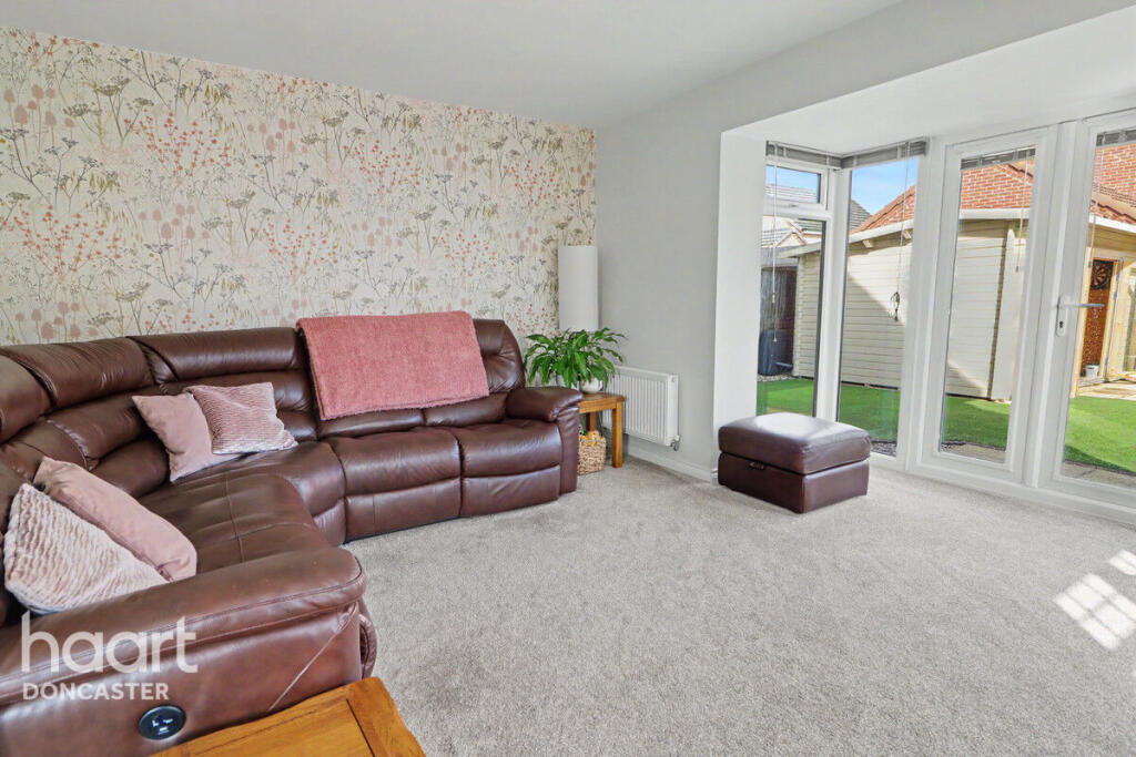 House in Doncaster, Edenthorpe - View 5