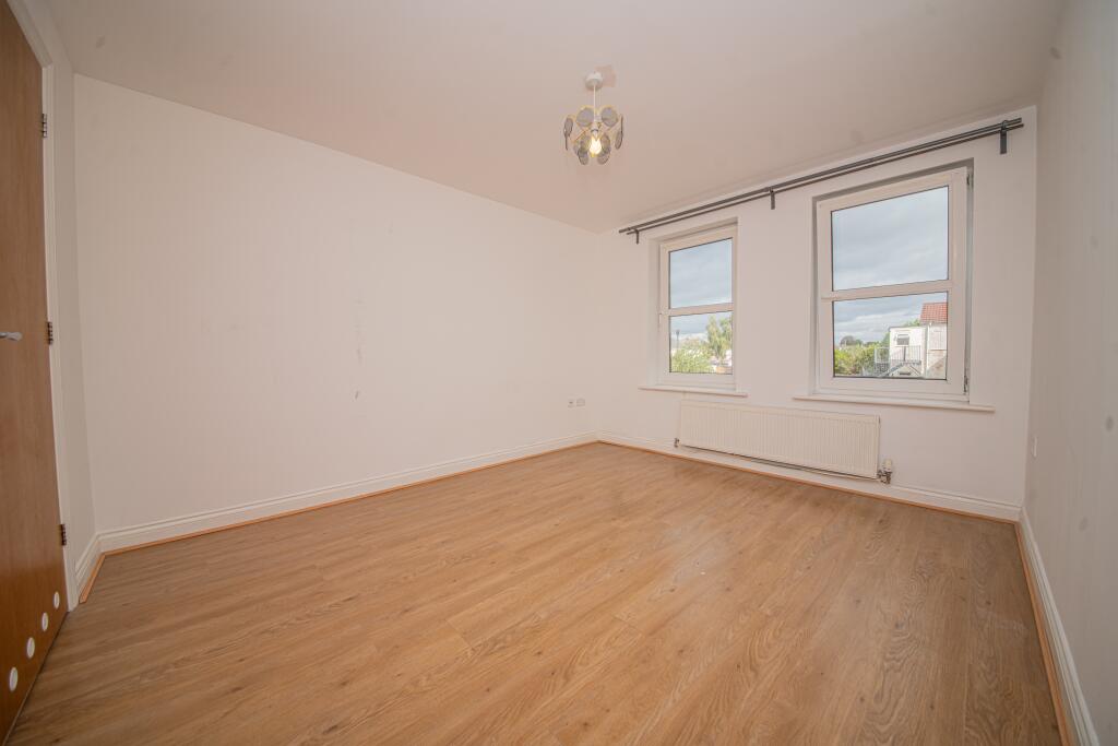 Apartment in Southampton - View 5