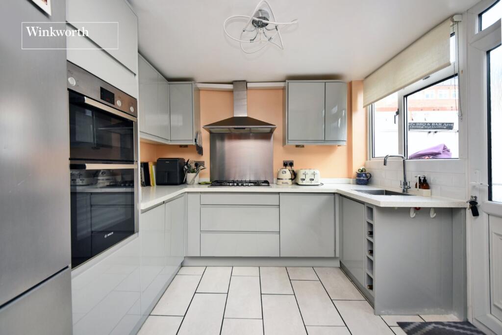 House in Sutton - View 5