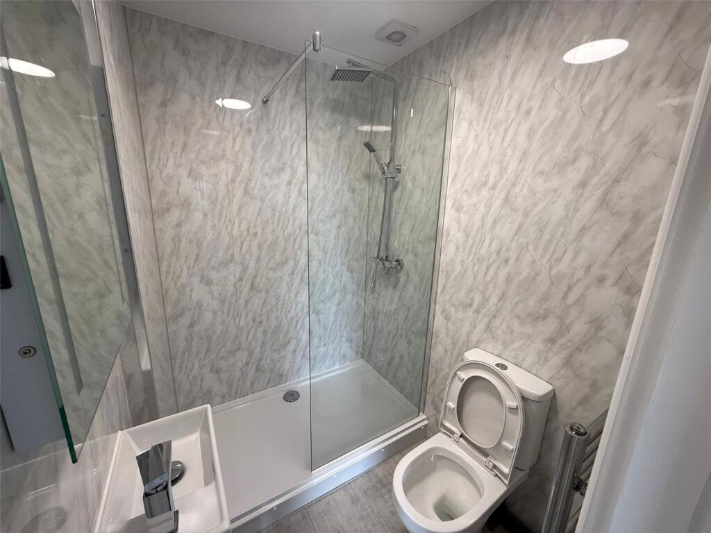 Apartment in Sefton, Liverpool City Region - View 2