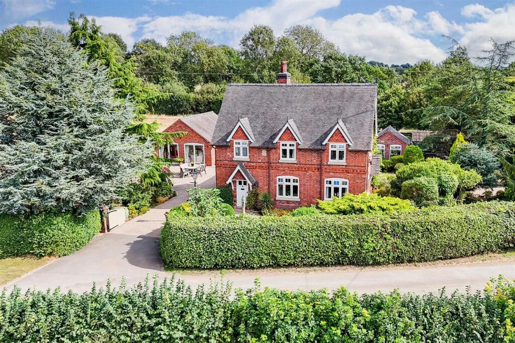 Main image of property: Watnall, Nottingham, NG16