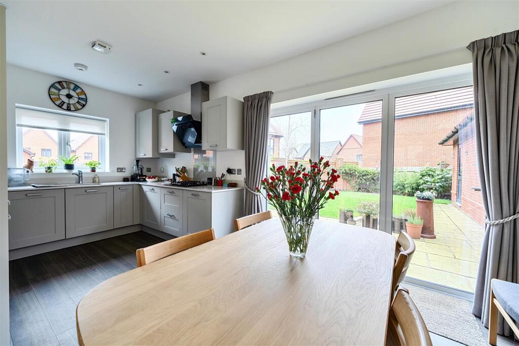 House in Crowthorne, Bracknell Forest - View 2