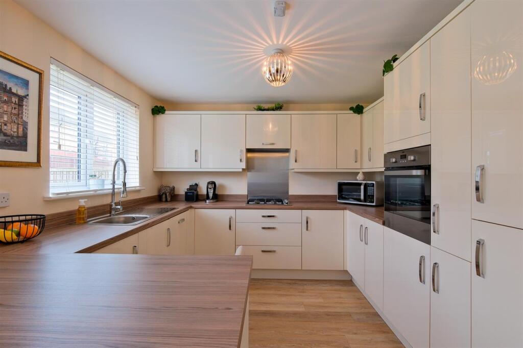 House in Newarthill, Legbranock - More
