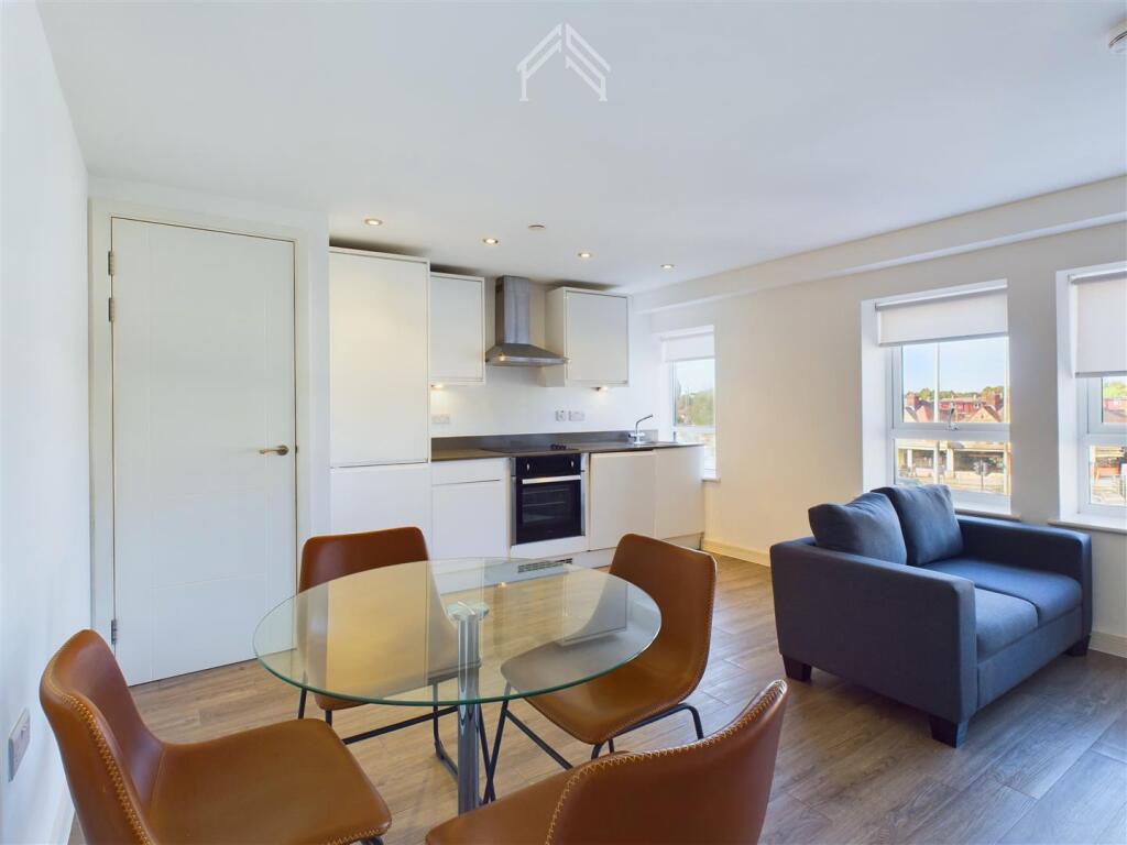 Apartment in Spelthorne, Surrey - View 5