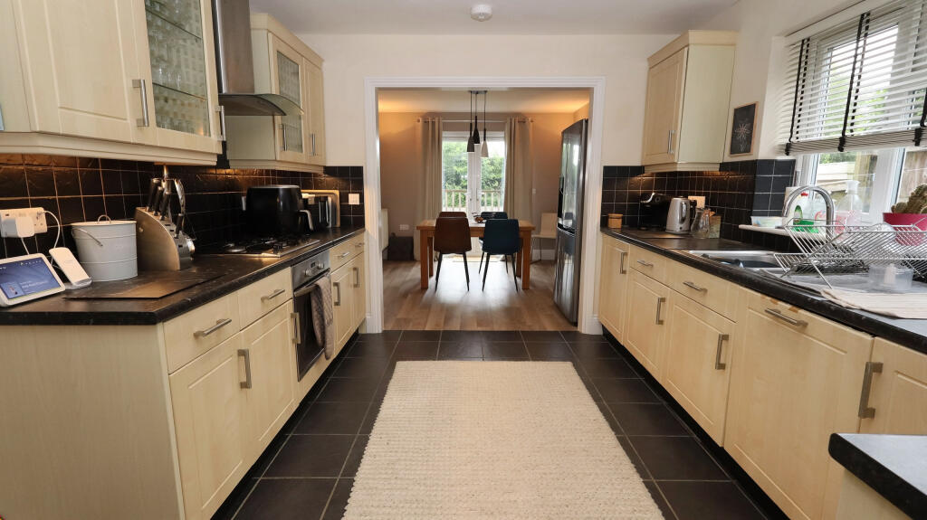 House in Glastonbury, Somerset - View 3