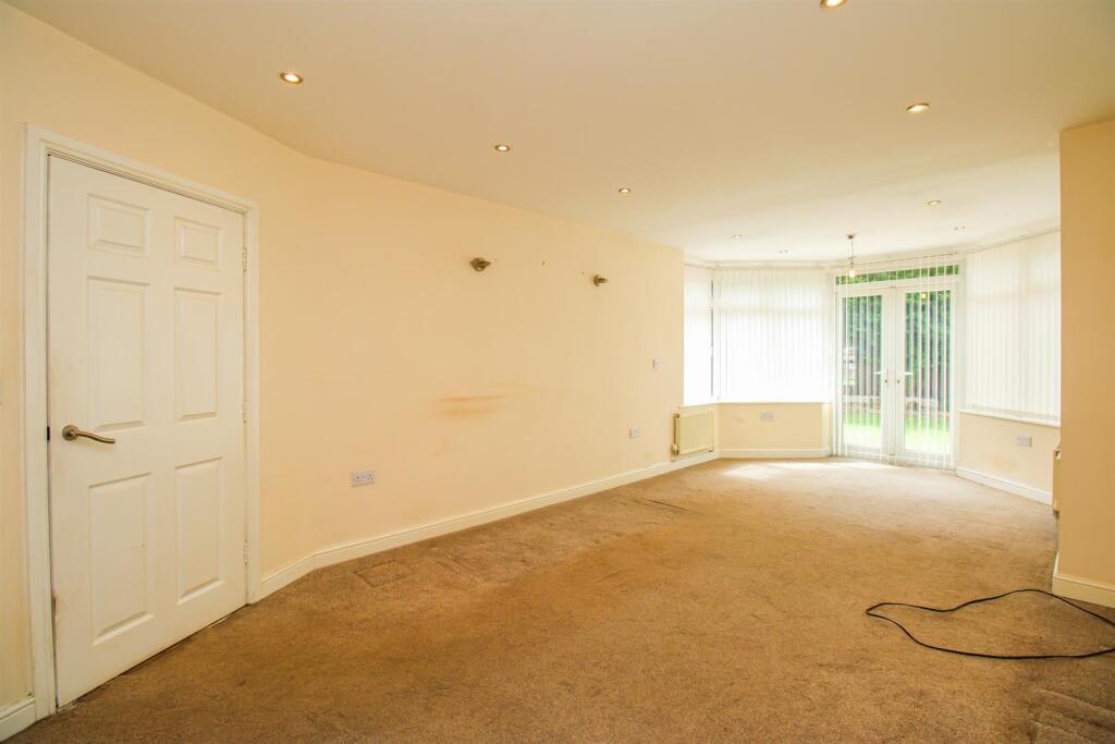 Hill Court, Castleford photo 2