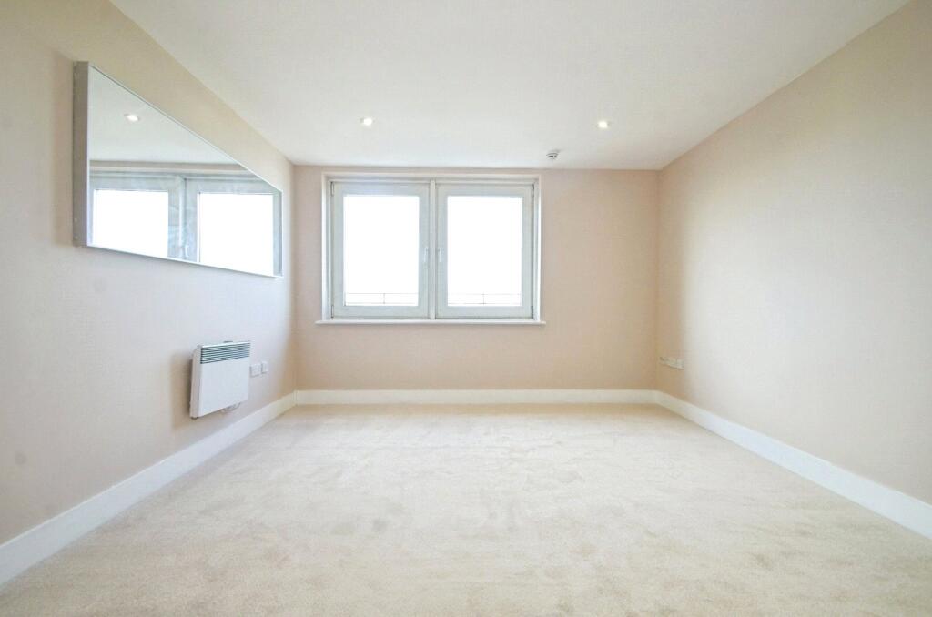Apartment in Cardiff, Grangetown - View 3