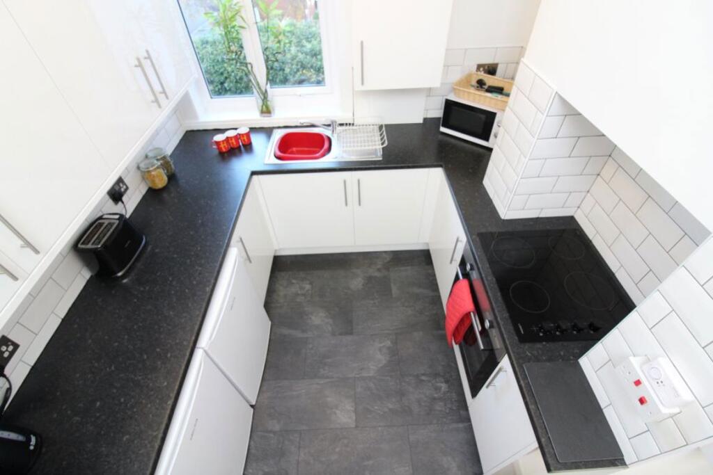 Main image of property: S2 - LONDON ROAD - 4 bed Flat. July 2026