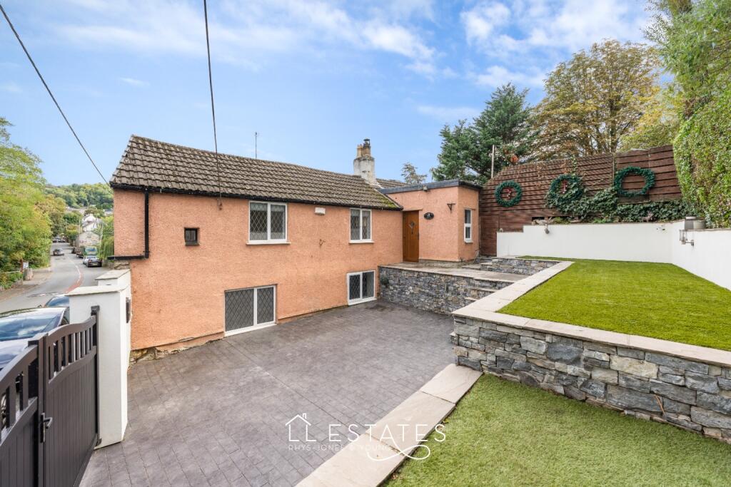 3-bed house on Ffordd Penrhwylfa, Meliden, LL19 8HW, £325,000