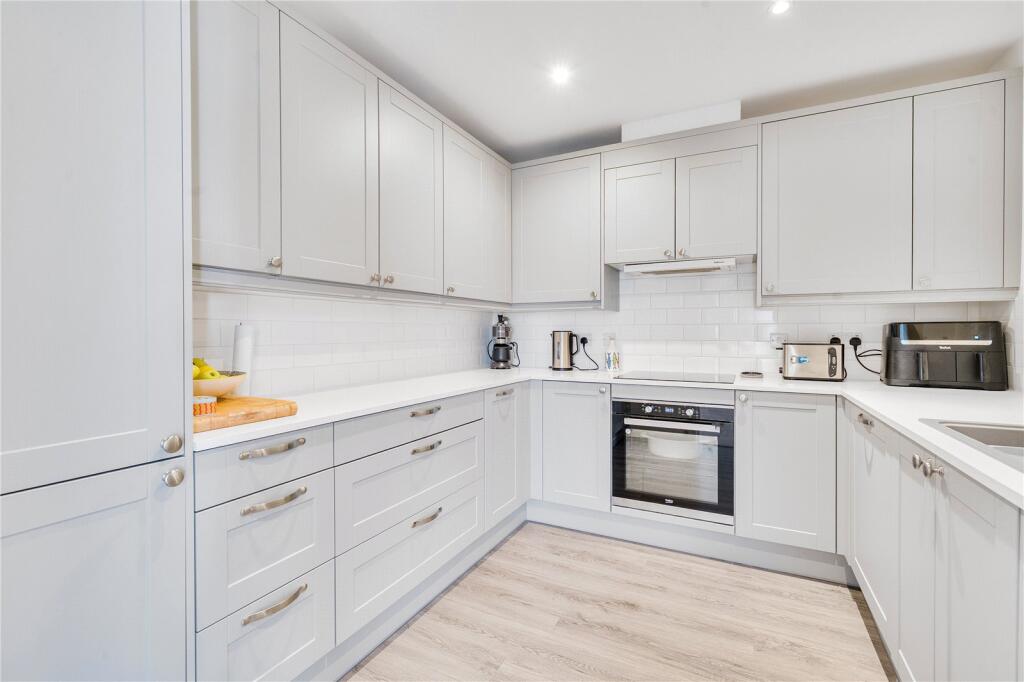 Apartment in Walton-on-Thames, Surrey - View 2
