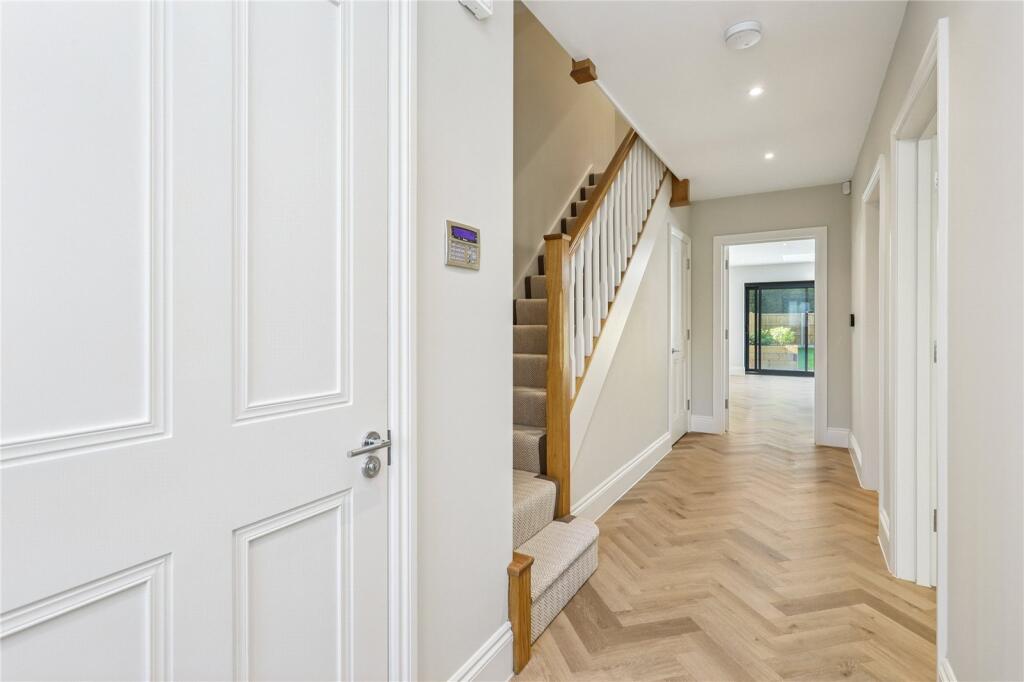 Hersham Road, Walton-On-Thames, KT12 photo 3
